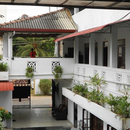 Shanith Guesthouse Negombo Esterno foto