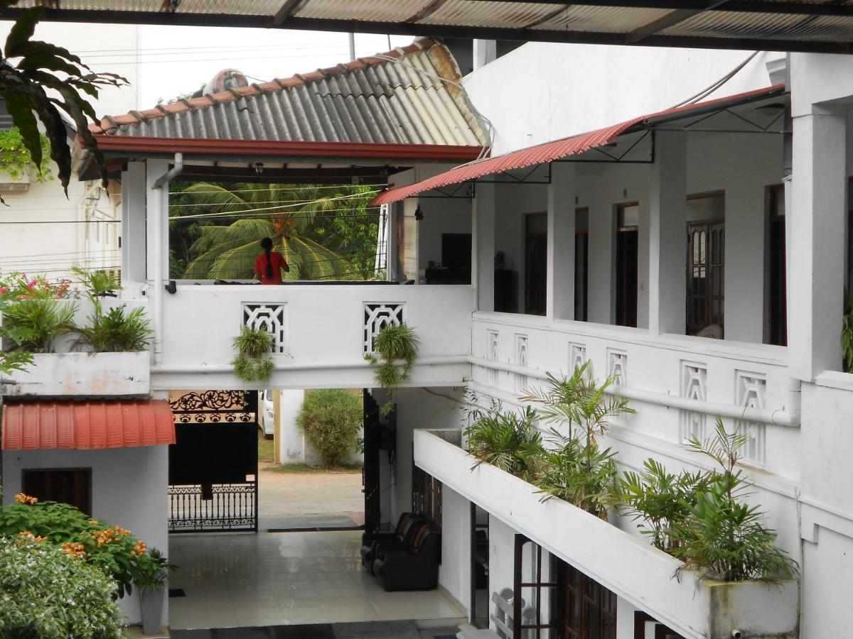 Shanith Guesthouse Negombo Esterno foto
