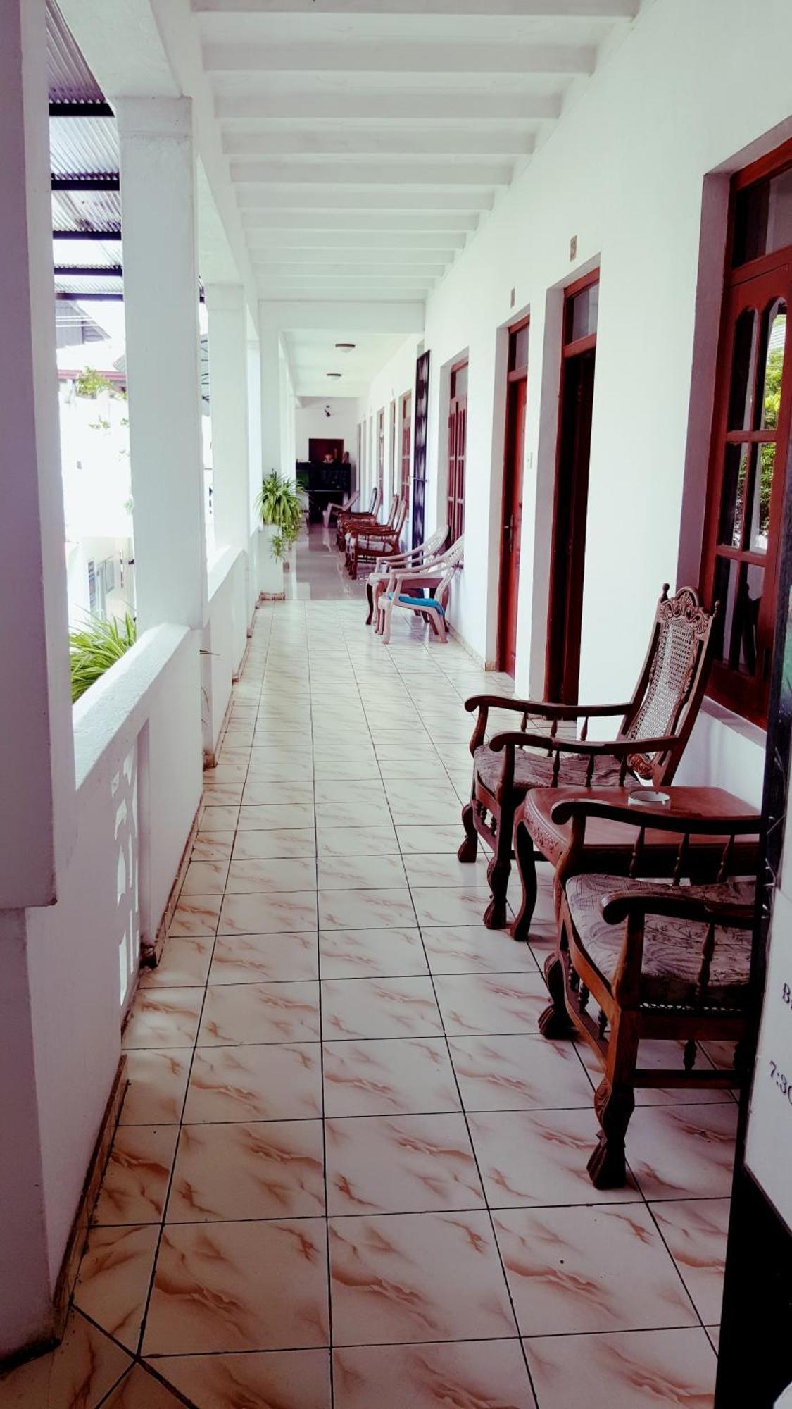 Shanith Guesthouse Negombo Esterno foto