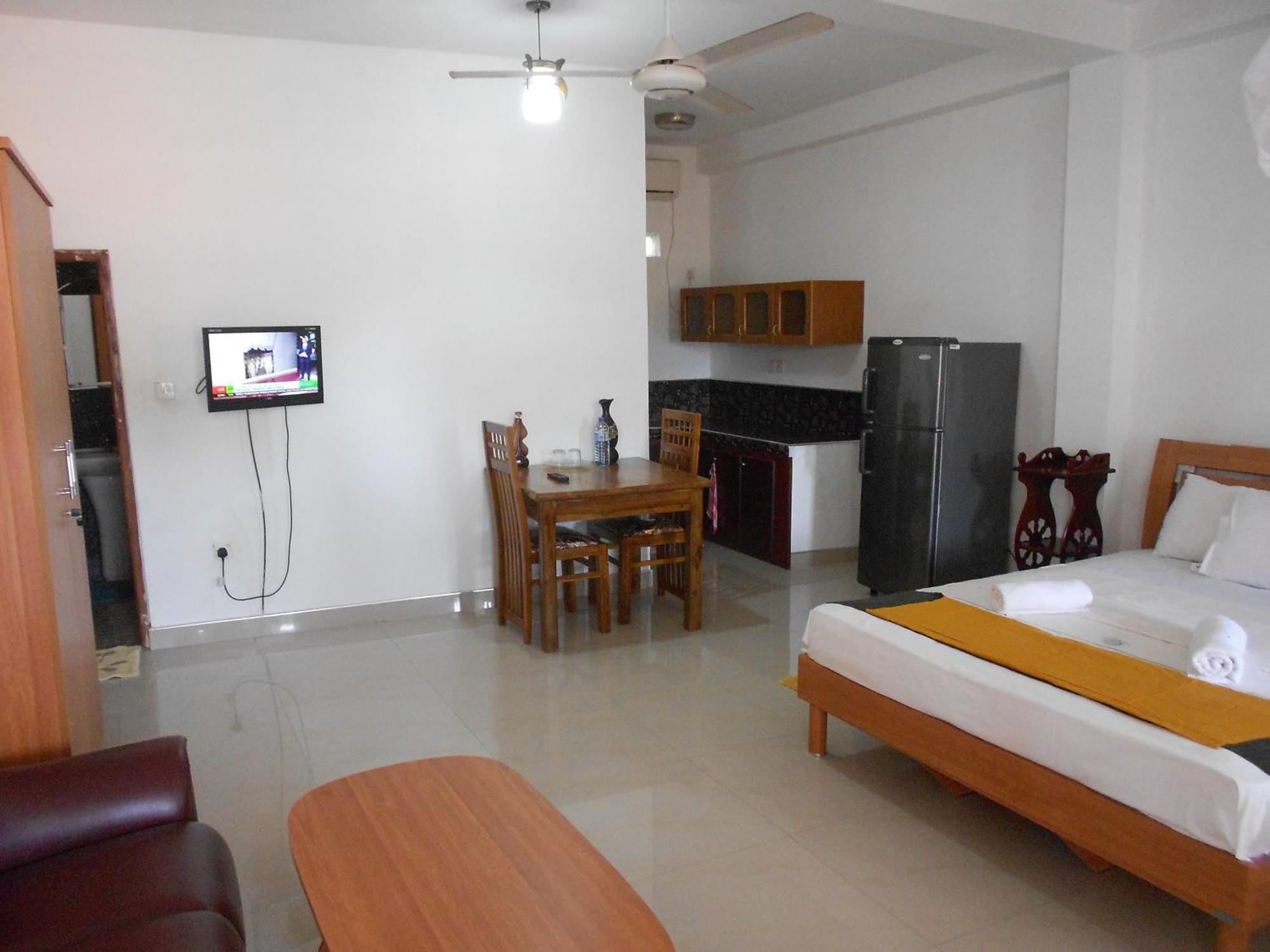 Shanith Guesthouse Negombo Esterno foto