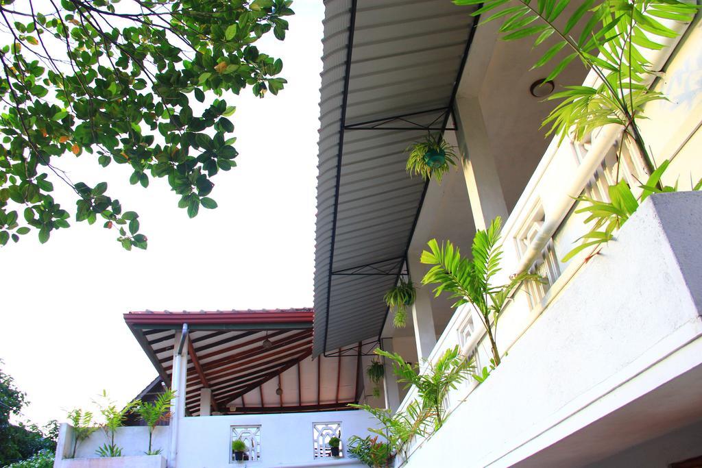 Shanith Guesthouse Negombo Esterno foto