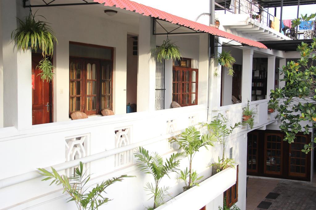 Shanith Guesthouse Negombo Esterno foto