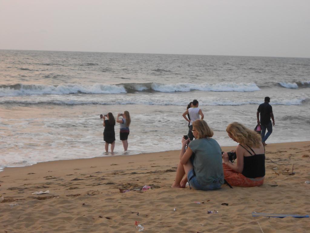 Shanith Guesthouse Negombo Esterno foto