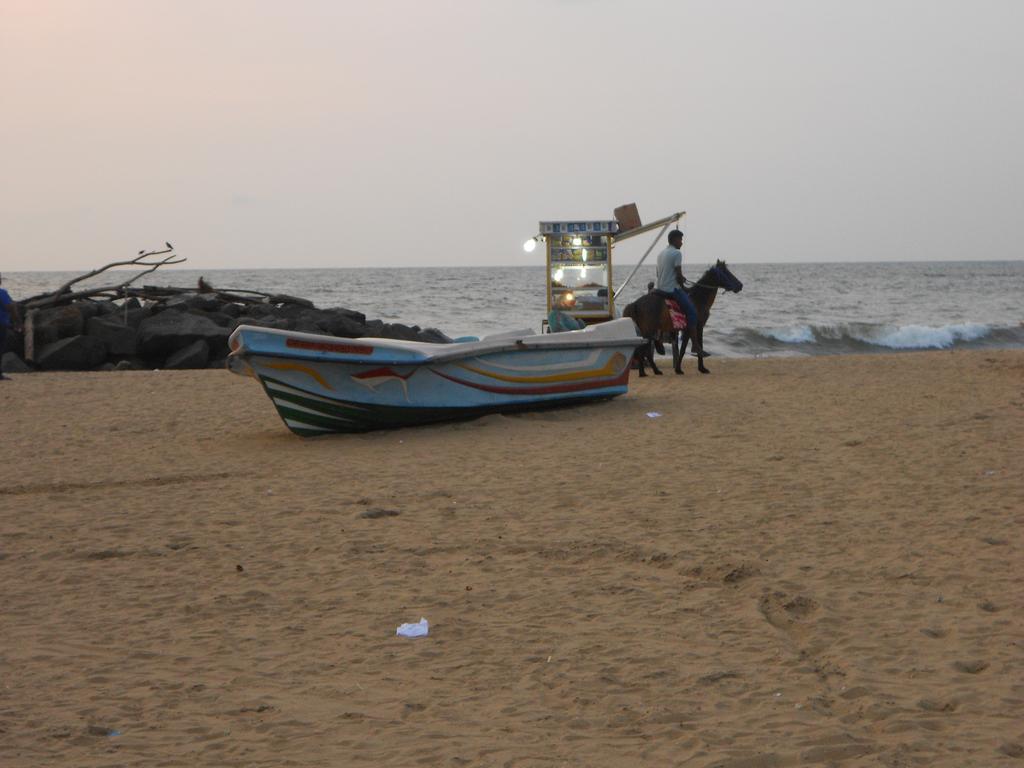 Shanith Guesthouse Negombo Esterno foto