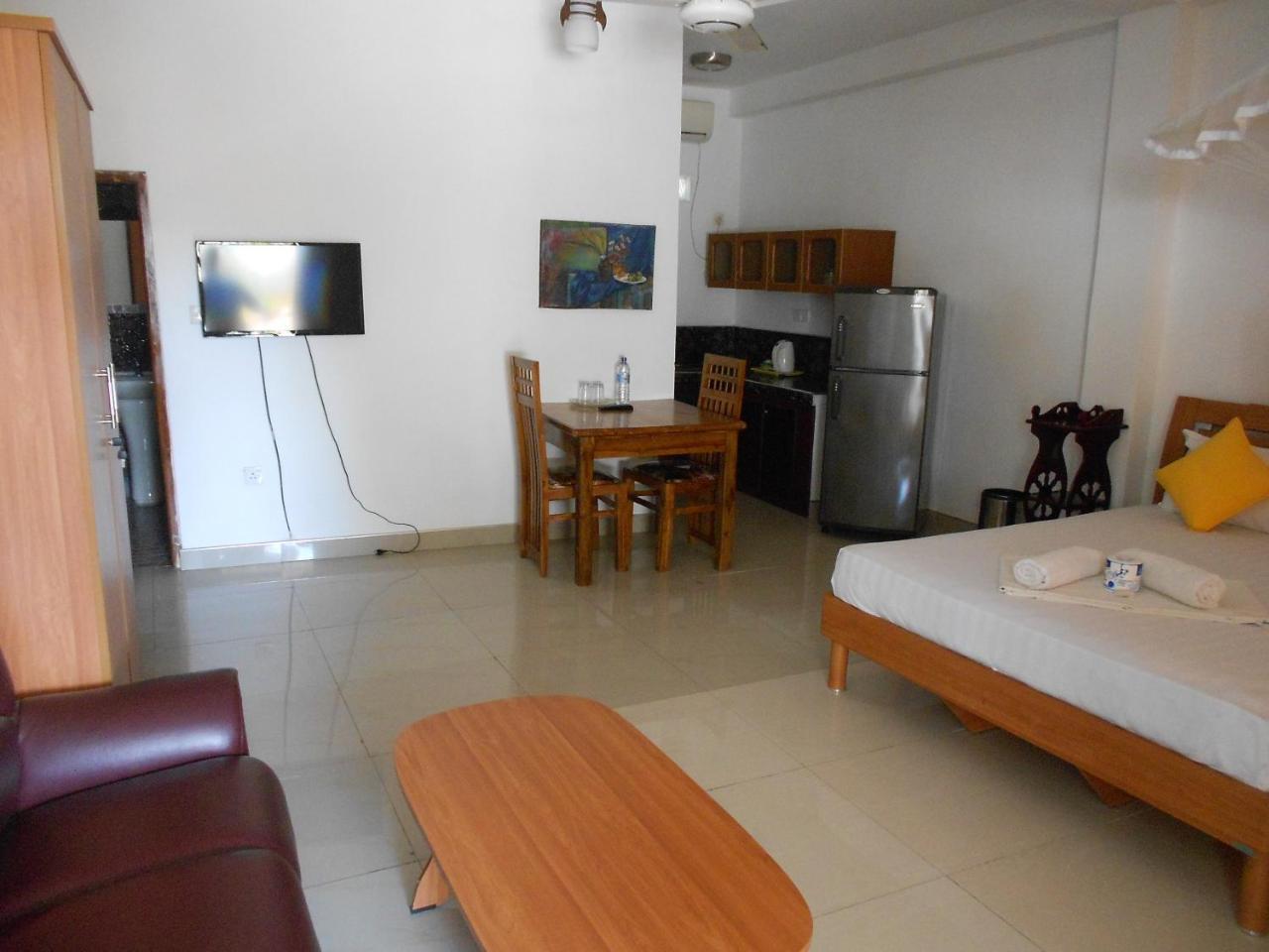 Shanith Guesthouse Negombo Esterno foto