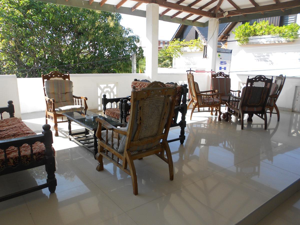 Shanith Guesthouse Negombo Esterno foto