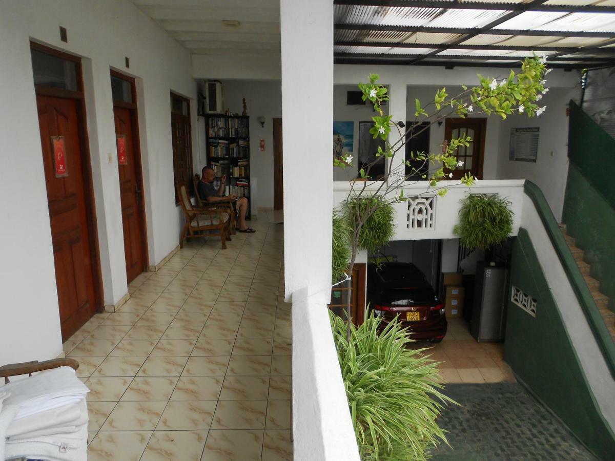 Shanith Guesthouse Negombo Esterno foto
